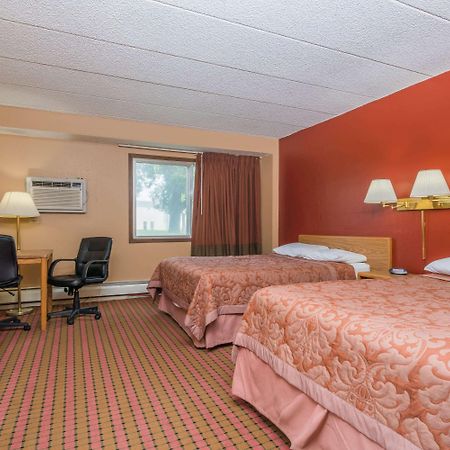 ซูเปอร์ 8 บาย วินด์แฮม บรูกลิน เซ็นเตอร์/มินนิอาโพลิส Hotel บรูคลิน เซ็นเตอร์ ภายนอก รูปภาพ