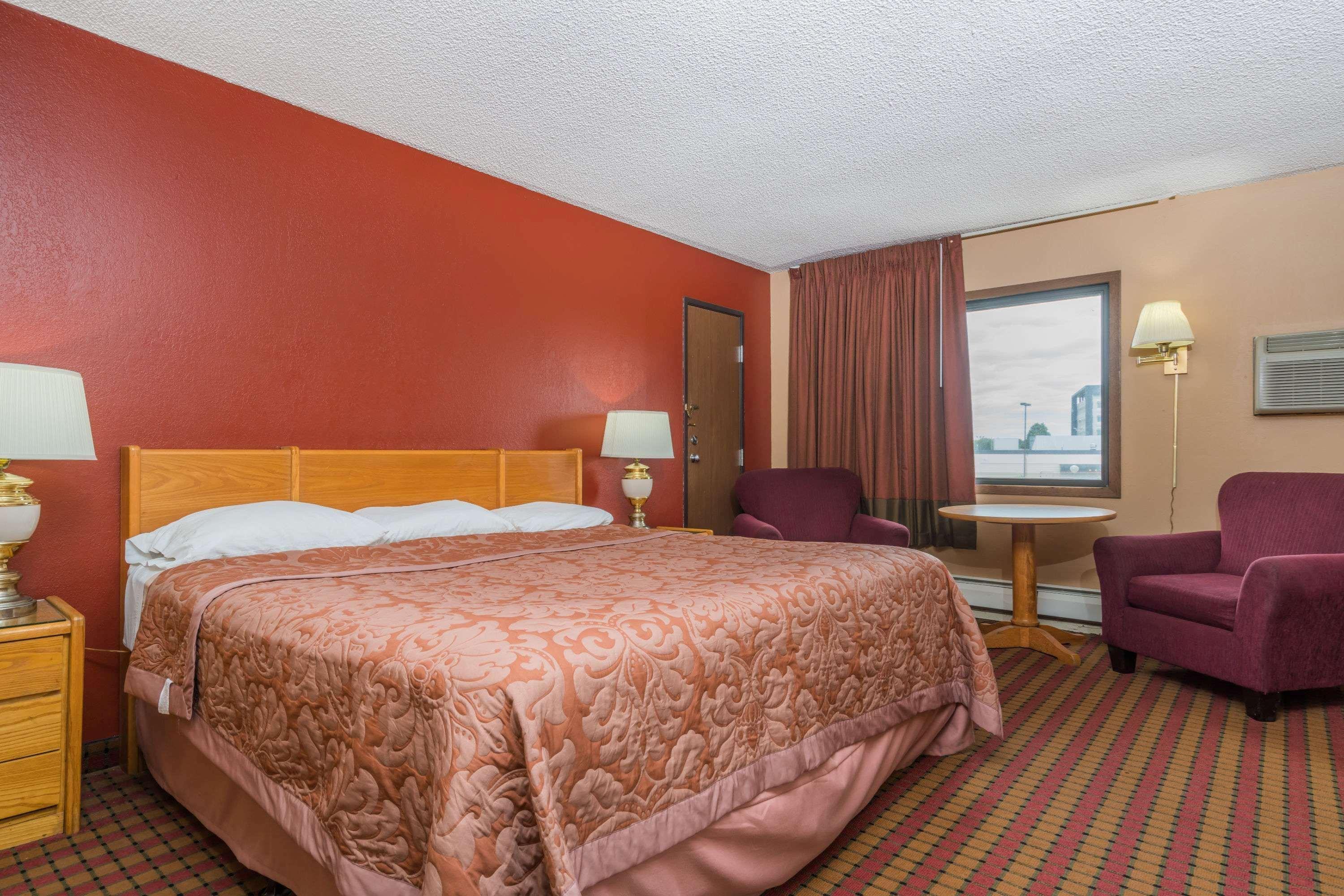 ซูเปอร์ 8 บาย วินด์แฮม บรูกลิน เซ็นเตอร์/มินนิอาโพลิส Hotel บรูคลิน เซ็นเตอร์ ภายนอก รูปภาพ