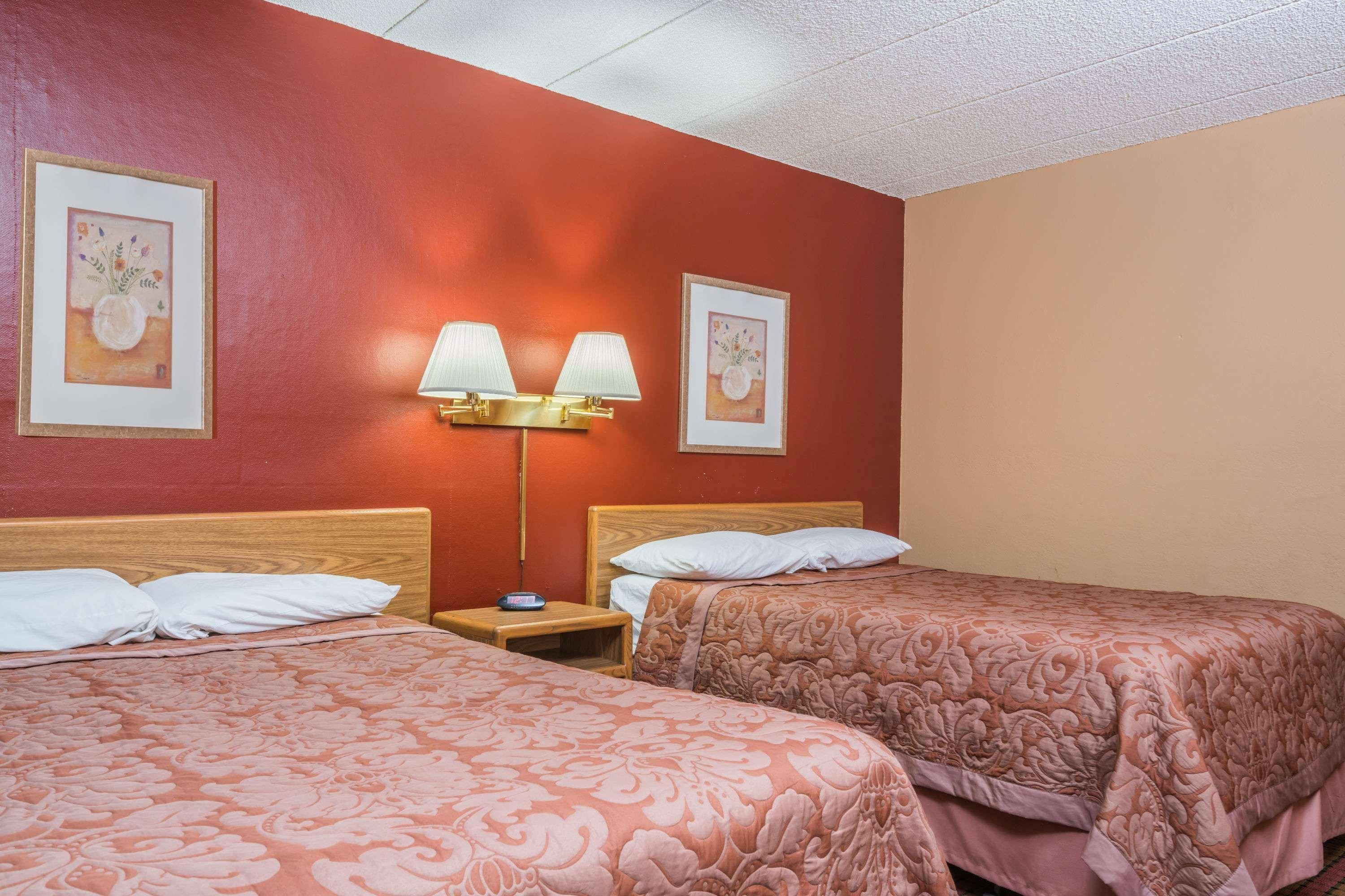 ซูเปอร์ 8 บาย วินด์แฮม บรูกลิน เซ็นเตอร์/มินนิอาโพลิส Hotel บรูคลิน เซ็นเตอร์ ภายนอก รูปภาพ
