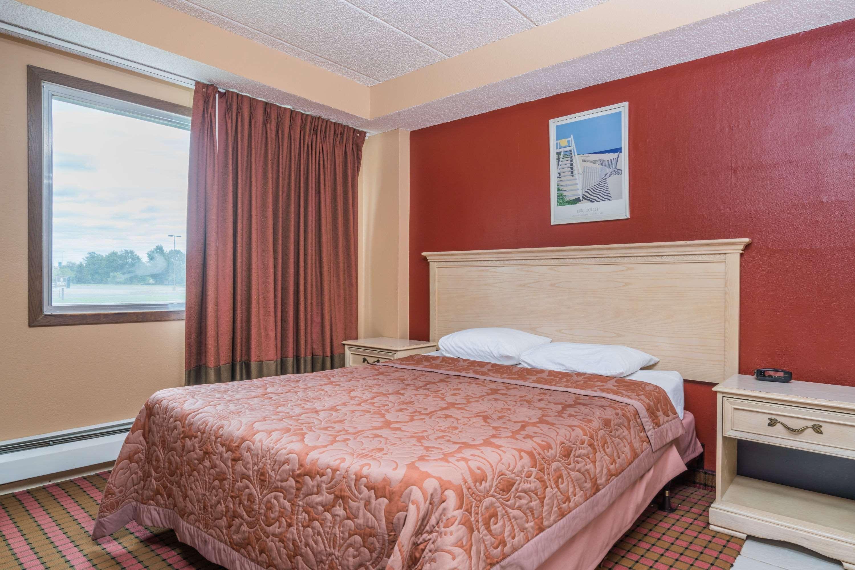 ซูเปอร์ 8 บาย วินด์แฮม บรูกลิน เซ็นเตอร์/มินนิอาโพลิส Hotel บรูคลิน เซ็นเตอร์ ภายนอก รูปภาพ